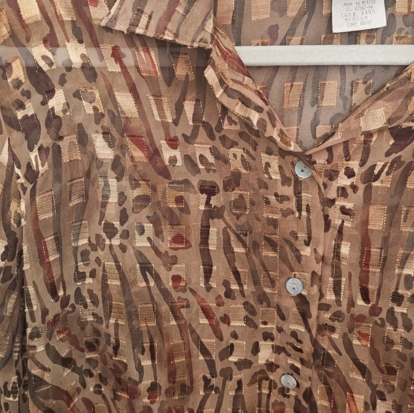 Sheer Gold Tone Animal Print Button Up Blouse Size Medium petite - Picture 4 of 6